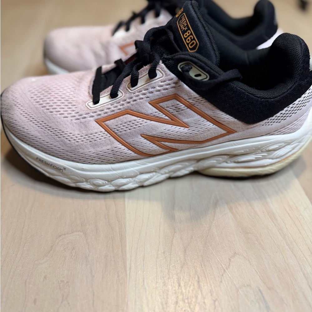 New Balance Fresh Foam Shoes in Light Pink and Black - Picture 6 of 8